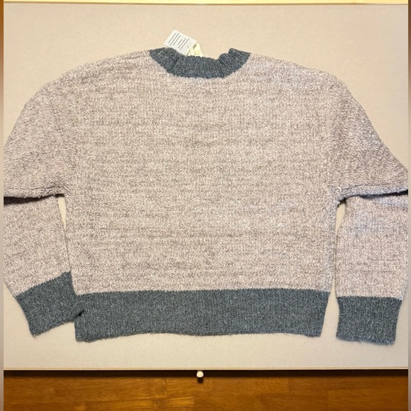 NWT Hem & Thread Cropped Lavender and Gray Button-Up Sweater - Picture 4 of 5